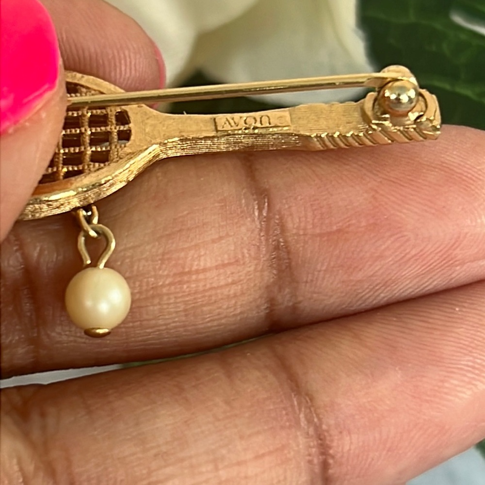 Vintage AVON TENNIS Racket BROOCH/pin with faux pearl - Picture 4 of 4